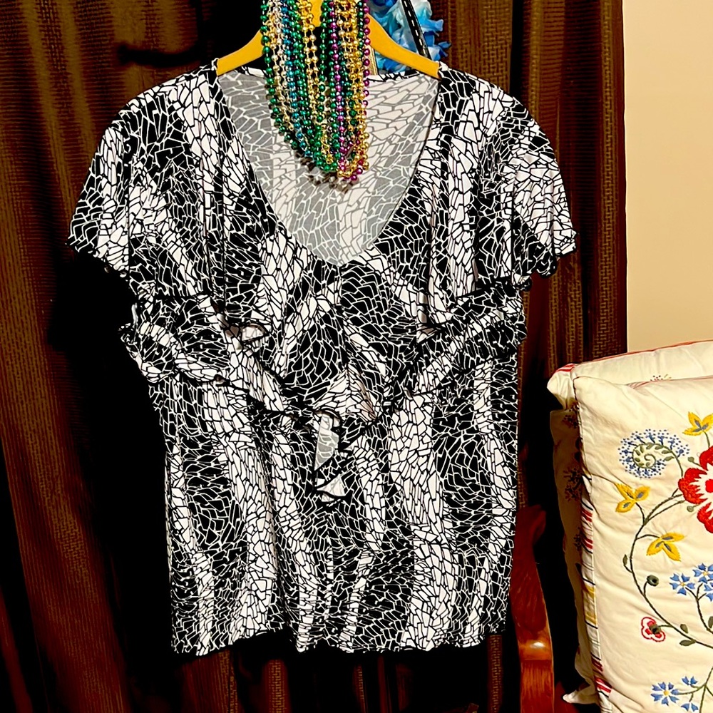 Women’s top size M